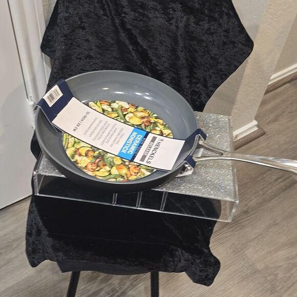 Henckels Release Ceramic Non-Stick 10" Skillet - Picture 7 of 9